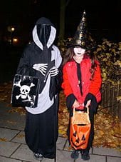 170px-Trick_or_treat_in_sweden